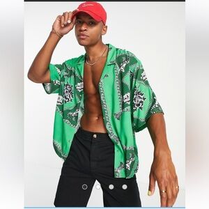ASOS DESIGN Mens Dropped Shoulder Oversized Button Up Camp Shirt Lucky Size L